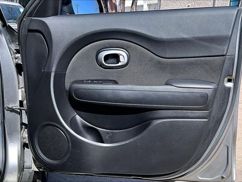 Used 2015 Kia Soul + image 22