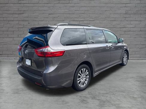 Used 2020 Toyota Sienna XLE FWD image 7