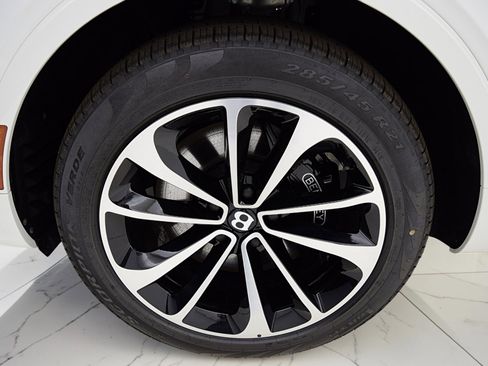Used 2024 Bentley Bentayga AWD/4WD image 42