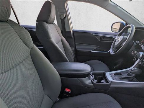 Used 2021 Toyota RAV4 LE image 19