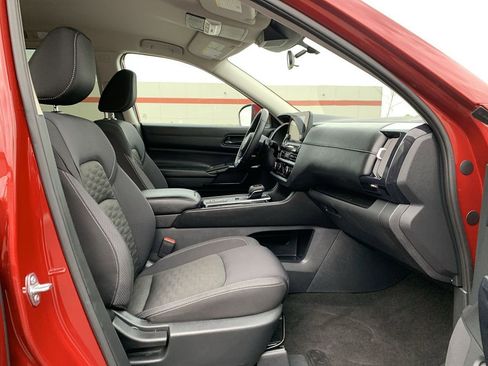 Used 2024 Nissan Pathfinder SV image 31