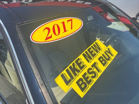 Used 2017 BMW 330i xDrive Sedan AWD/4WD image 5