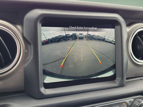 Used 2021 Jeep Wrangler Unlimited Sahara w/ Uconnect 4C Nav & Sound Group AWD/4WD image 10
