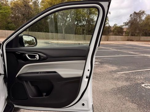 Used 2024 Jeep Compass Limited image 34