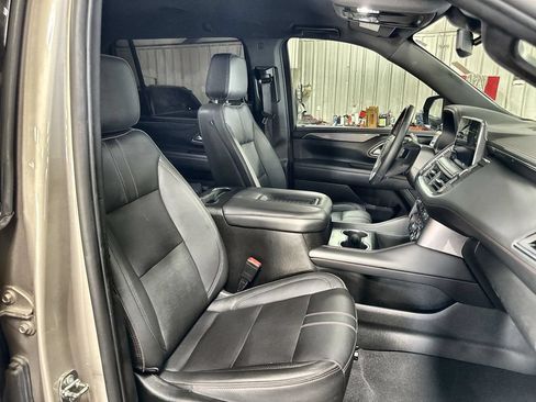 Used 2023 Chevrolet Suburban RST w/ Luxury Package RWD image 32