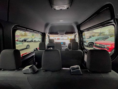 Used 2024 Mercedes-Benz Sprinter 2500 image 32