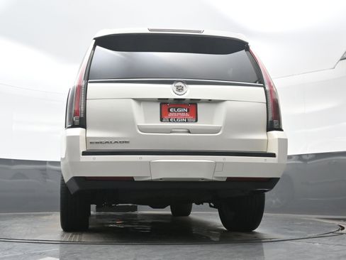 Used 2015 Cadillac Escalade Luxury image 26