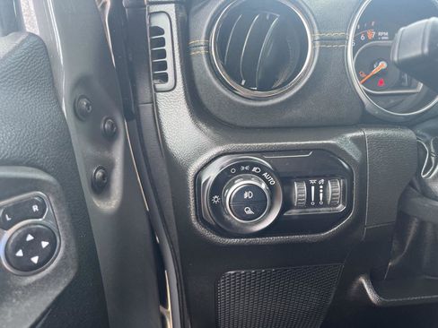 Used 2022 Jeep Gladiator Overland AWD/4WD image 28