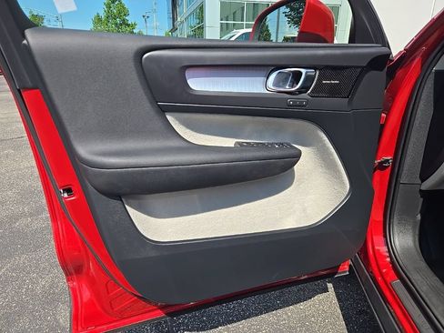Used 2019 Volvo XC40 T5 Momentum AWD/4WD image 28