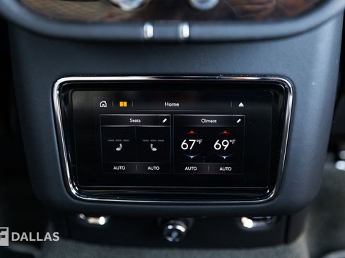 Used 2022 Bentley Bentayga image 34