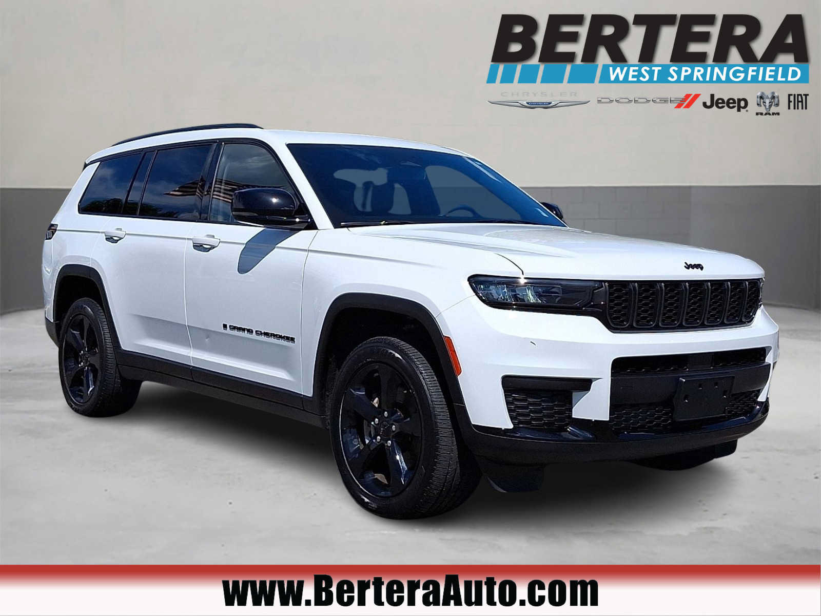 Used 2023 Jeep Grand Cherokee L Laredo AWD/4WD image 1