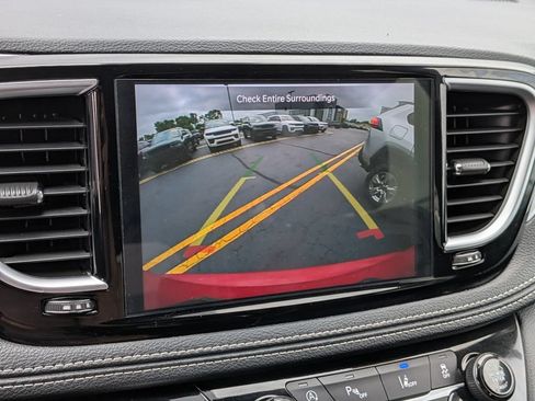 Used 2025 Chrysler Pacifica Limited FWD image 36