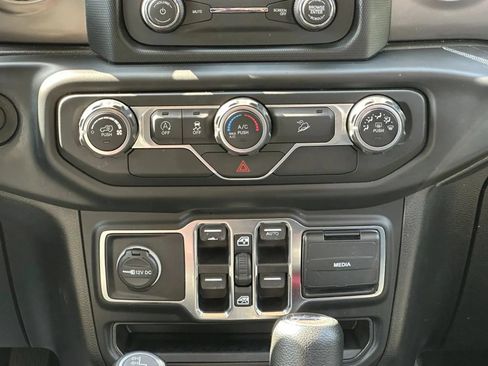 Used 2019 Jeep Wrangler Unlimited Sport S AWD/4WD image 23