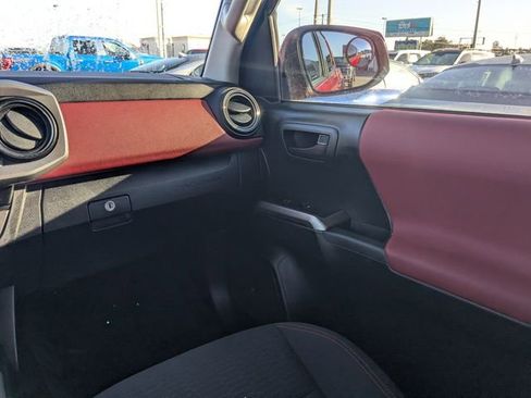 Used 2018 Toyota Tacoma SR5 image 14