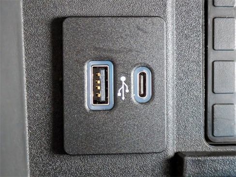 Certified 2022 Ford F250 Lariat w/ Black Appearance Package image 23