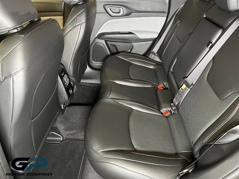 Used 2023 Jeep Compass Latitude image 21