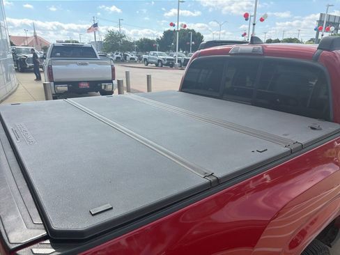 Used 2022 Toyota Tacoma SR AWD/4WD image 9