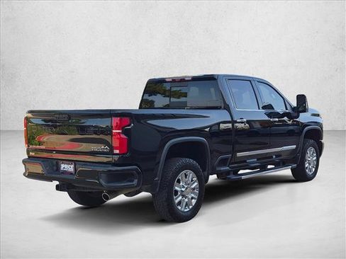 Used 2024 Chevrolet Silverado 2500 High Country w/ Technology Package AWD/4WD image 5