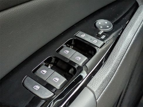 Used 2025 Kia Sportage SX image 25