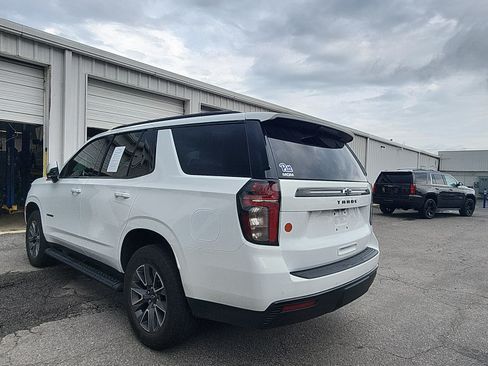 Used 2024 Chevrolet Tahoe Z71 w/ Luxury Package AWD/4WD image 3
