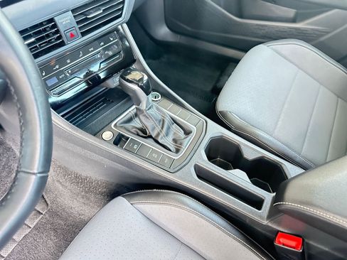 Used 2025 Volkswagen Jetta SE image 41