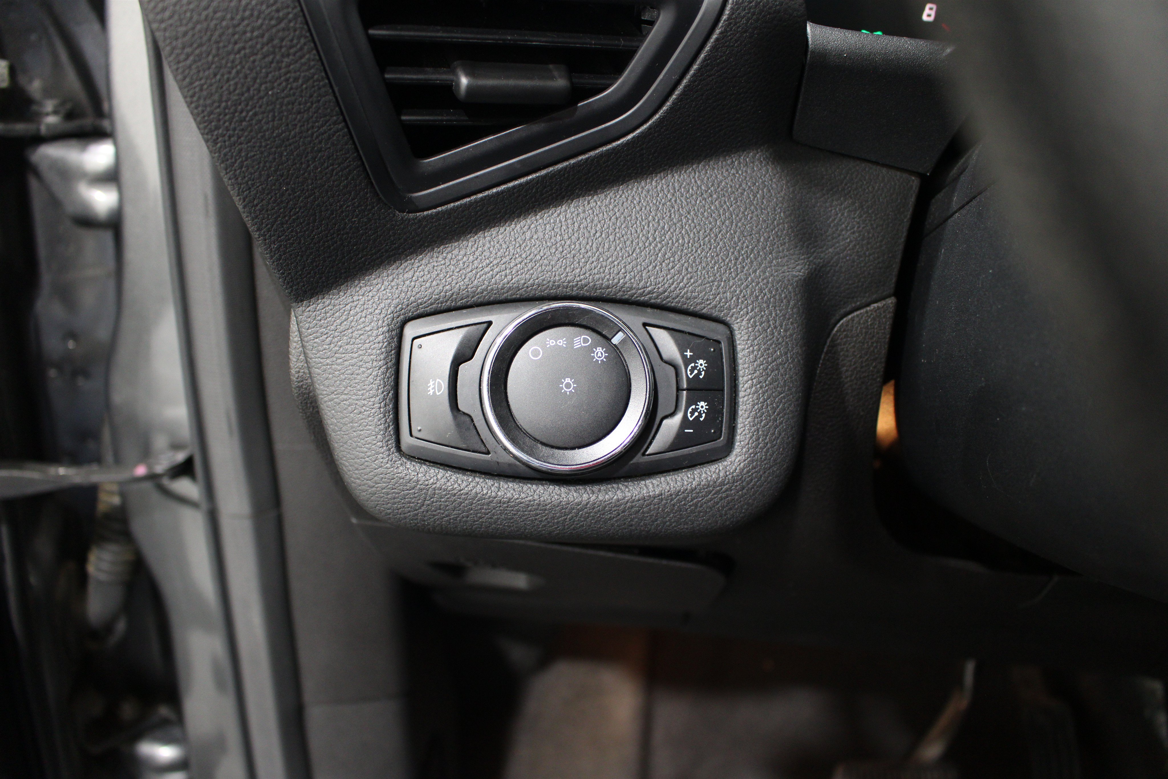 Used 2014 Ford Escape SE w/ SE Chrome Package FWD image 9