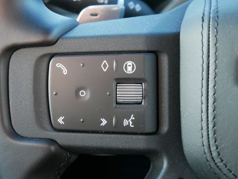 Used 2025 Land Rover Defender 110 V8 image 22