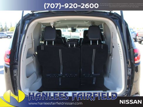 Used 2023 Chrysler Pacifica Touring-L FWD image 10