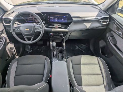 Used 2025 Chevrolet TrailBlazer LT AWD/4WD image 14