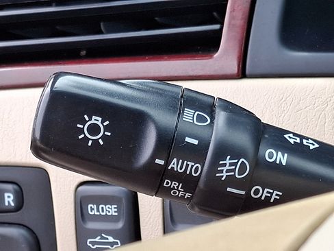 Used 2005 Toyota Solara SE FWD image 24