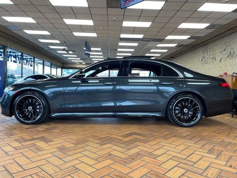 Used 2022 Mercedes-Benz S 500 4MATIC w/ AMG Line Package image 9
