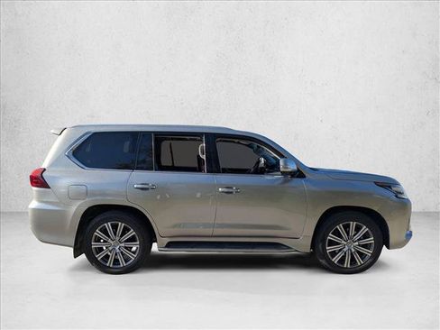 Used 2017 Lexus LX 570 4WD image 2