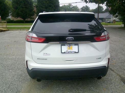 Used 2020 Ford Edge SE FWD image 4
