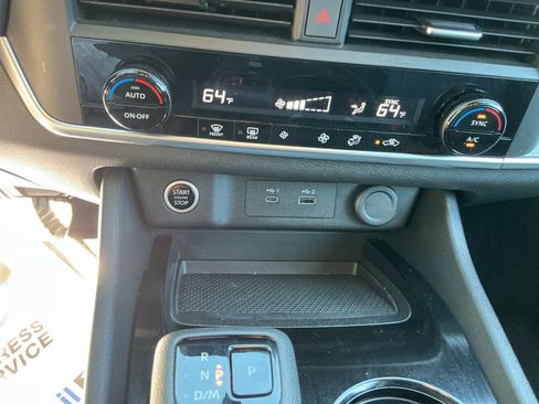 Certified 2023 Nissan Rogue SV FWD image 18