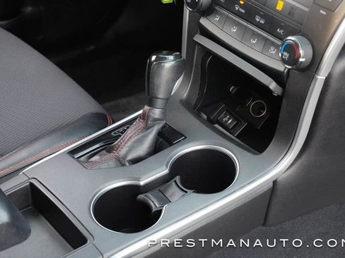 Used 2016 Toyota Camry SE image 37