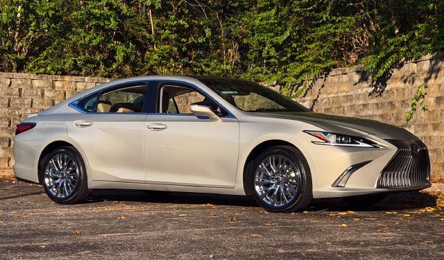 Certified 2021 Lexus ES 350 w/ Premium Package FWD image 2
