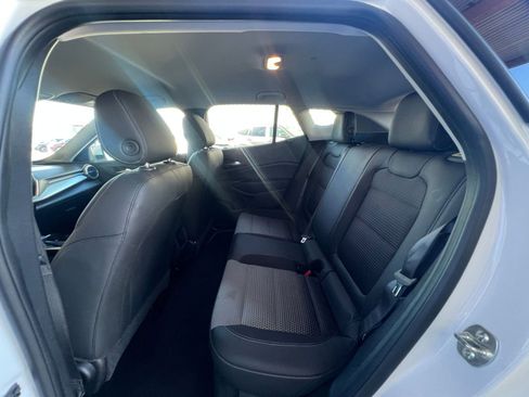 Used 2025 Chevrolet Trax LT FWD image 25