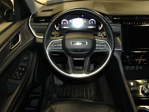 Certified 2022 Jeep Grand Cherokee L Limited AWD/4WD image 13