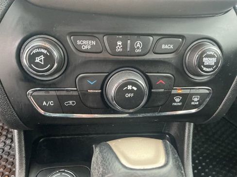 Used 2016 Jeep Cherokee Latitude w/ Cold Weather Group image 49