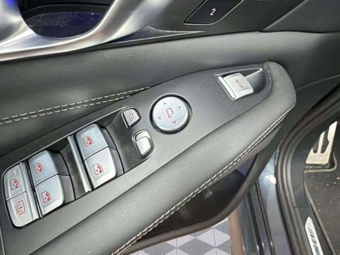 Used 2022 BMW X7 M50i w/ Dynamic Handling Package image 11