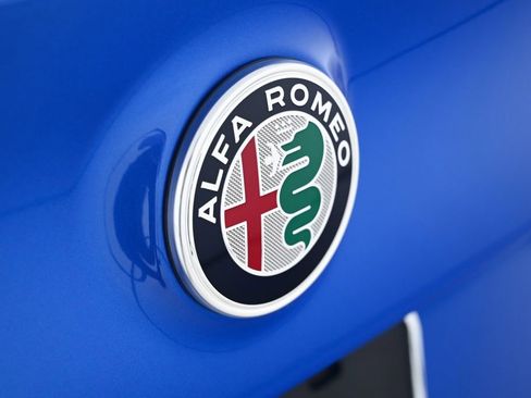 New 2025 Alfa Romeo Giulia w/ Driving Assist Package image 25