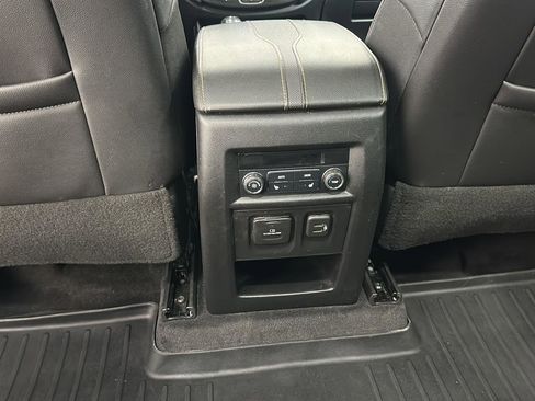 Used 2020 Chevrolet Traverse Premier image 24