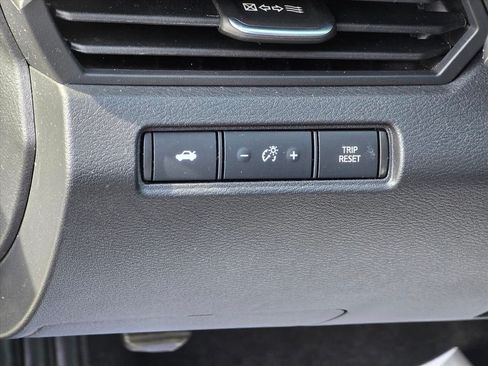Used 2025 Nissan Altima 2.5 SV FWD image 8