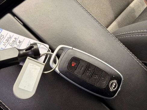Used 2025 Nissan Rogue SV AWD/4WD image 17