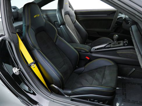 Used 2022 Porsche 911 GT3 image 25