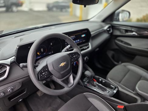 Used 2025 Chevrolet TrailBlazer LS w/ LS Convenience Package image 21