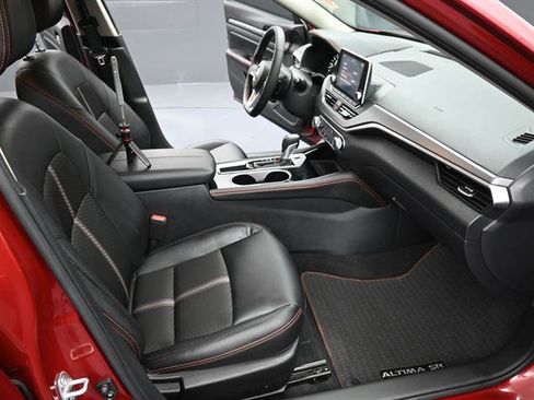 Used 2025 Nissan Altima 2.5 SR image 18