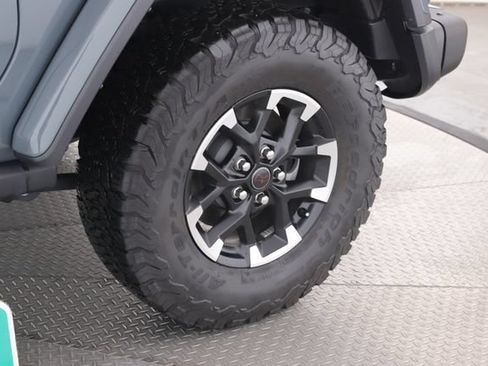 Used 2025 Jeep Wrangler Rubicon AWD/4WD image 15