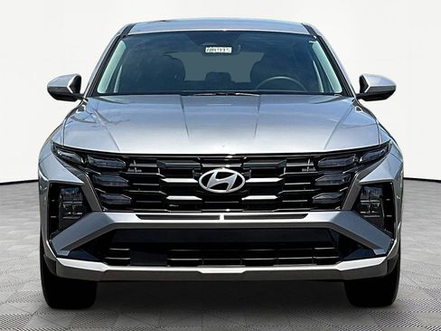Used 2025 Hyundai Tucson SE FWD image 2