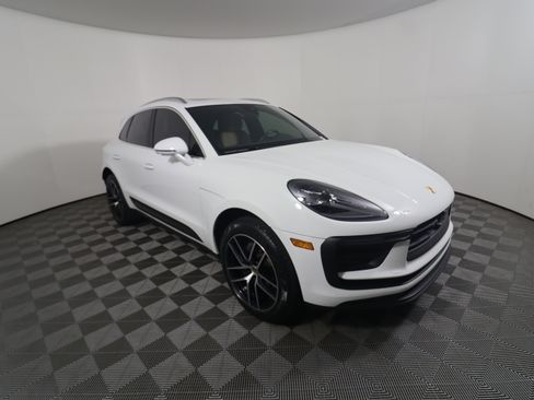 Used 2023 Porsche Macan image 7